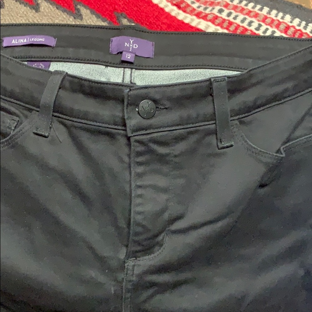 Lift and Tuck Black leggings